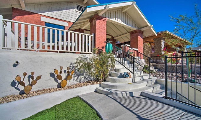 El Paso House | Colorful El Paso Home w/Deck & Mtn Views!