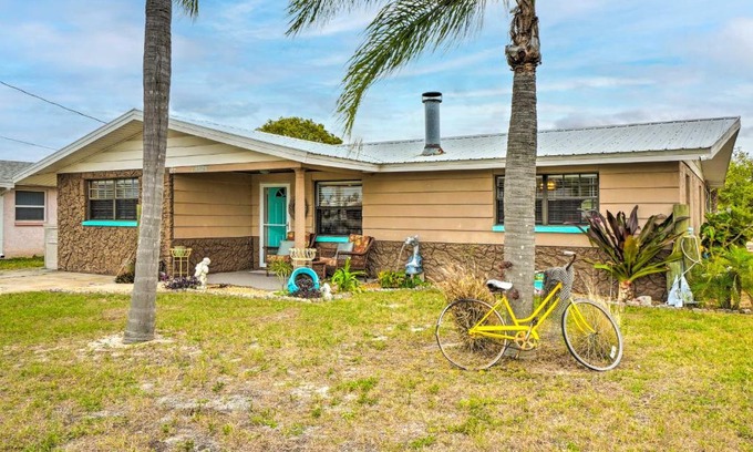 Sea Ranch House | Colorful Hudson Home on Canal with Boat Dock!