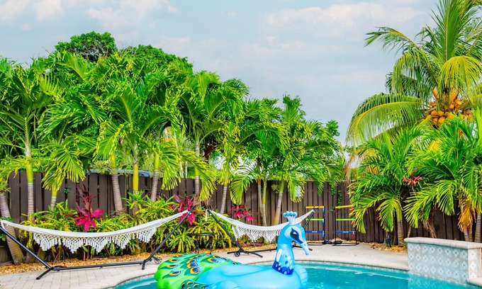 Survey Creek House | Colorful Oasis ~ Pool ~ Game Room ~ Ping Pong ~ Basketball Court ~ Grill & More