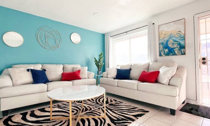 Sunrise Acres House | Colorful Relaxation Luxe family - Extended Stay