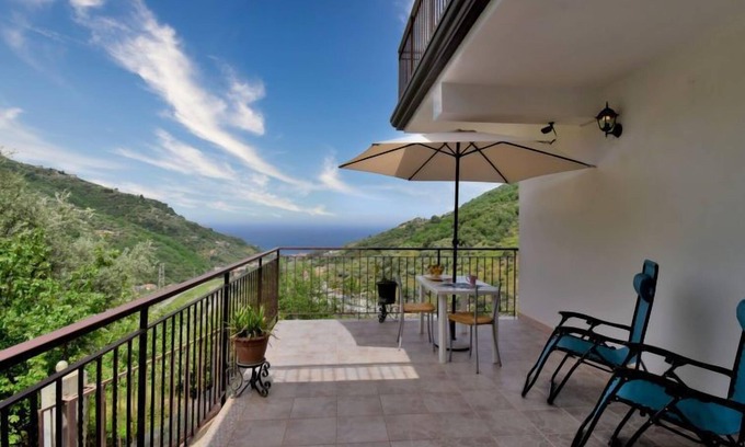 Gioiosa Marea House | Colori di Sicilia by Interhome
