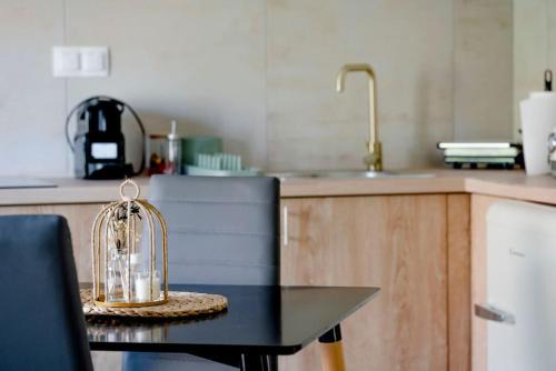 Thessaloniki Apartment | Coloris Aureus room