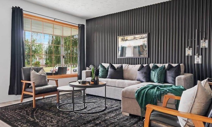 Drumheller House | Colour & Coal | Sleeps 14 | Historic Decor & River