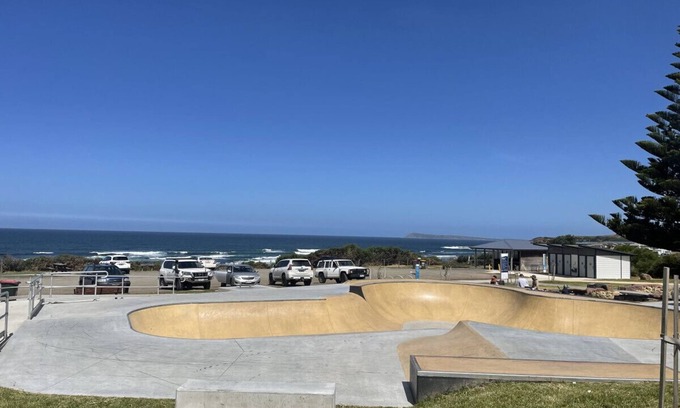 Kilcunda House | Colours By The Sea Spacious Ocean Front Home: Wheelchair & Pet-Friendly, Fireplace 10 minutes to Phillip Island