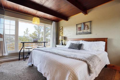 Hot Springs House | Columbine Cabin at Highland Meadows