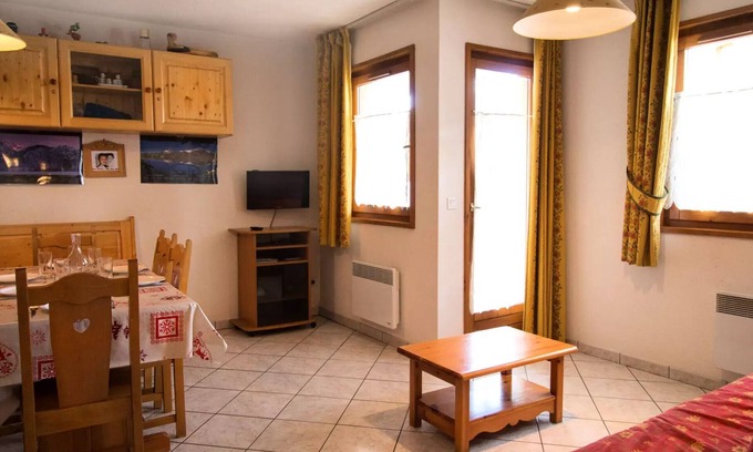 Aussois Apartment | COM301M :Ferienwohnung in ruhiger Lage in der Nähe von kostenlosen Shuttles und Schwimmbad