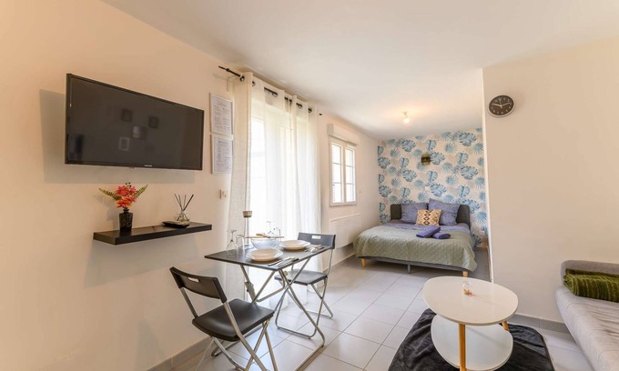 Tremblay-les-Gonesse Apartment | Come and discover the cocoon of l'impasse in Tremblay en France with our Deluxe studio!