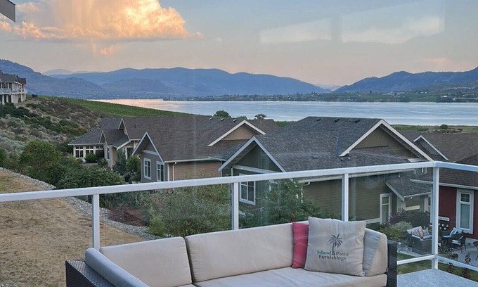 Okanagan-Similkameen House | Come and enjoy our lovely Pinot House Getaway in beautiful Osoyoos BC Canada.