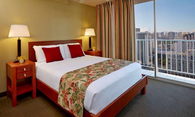 Waikiki House | Come Create Memories w/Fun-filled Adventures at this Paradise! Rooftop Pool!