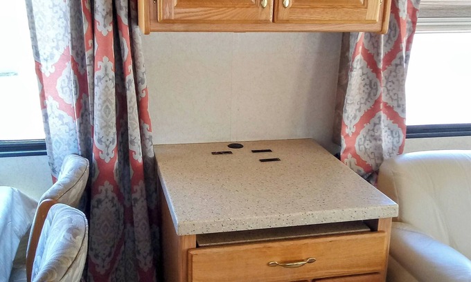 Sierra Blanca House | Come enjoy the mountain views. Peace and quietness in this beautiful RV