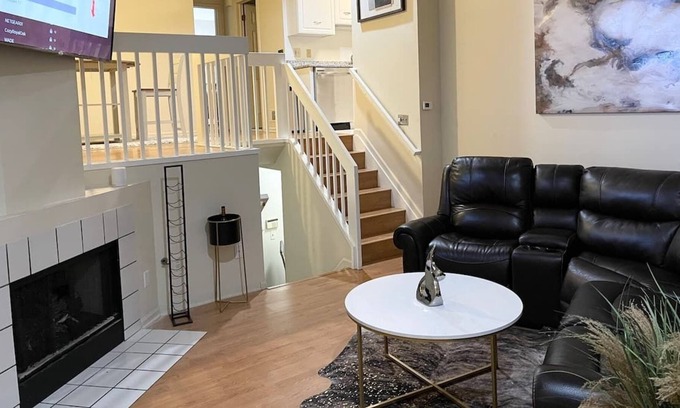 Drayton Plains House | Come Escape In this Cozy Luxury Townhouse