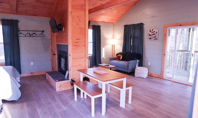 Carbon Hill Cabin | Come Relax At Dogwood Run