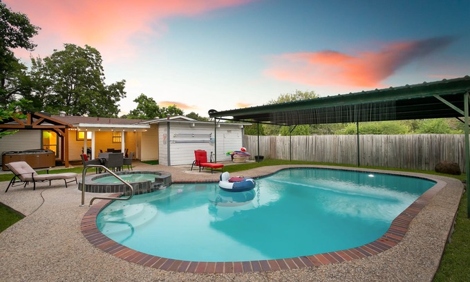 North San Antonio - SAT House | Come spend your Summer Vacation in Texas with a Private Pool, Jacuzzi & Arcade