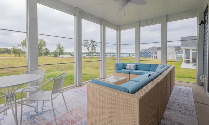 Delavan House | Come stay at Harbor Court for ultimate luxury in a residential community!