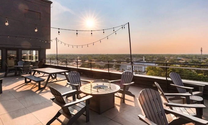 Central Business District Apartment | Come stay at our Horizon Hideaway. A modern downtown studio.