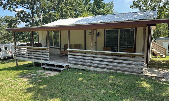 Edwards House | Come stay at the quite and Cozy nRustic Hideaway
