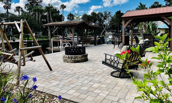 Weeki Wachee Gardens House | Come Stay On Weeki Wachee! Kayaks, Canoe Included!