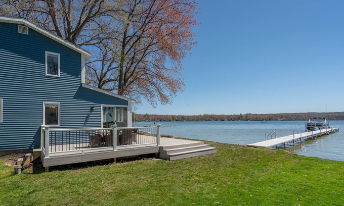 Middleville House | Come stay right on Gun Lake! Lake toys included! Dock your boat or rent ours!
