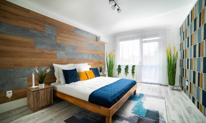 Miskolc Apartment | Comfort 18 - Best Family Layout- Balcony & Parking