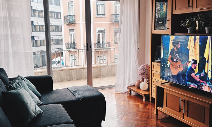 Santo Antonio Apartment | Comfort and Centrality in Lisbon: Apt. T2 Next. Marquês Pombal and Av. Freedom