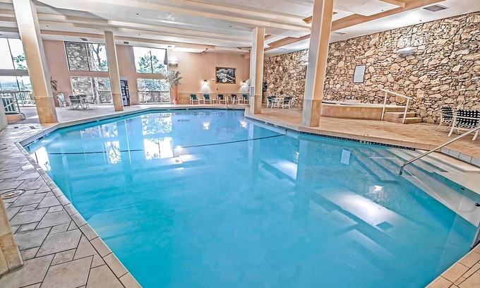 Osage Beach Hotel | Comfort and Convenience! Onsite Pool, Free Parking, Near Lake of the Ozarks