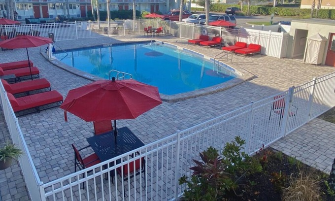 June Park House | Comfort and Convenience! 3 Relaxing Units, Free Breakfast, Near Melbourne Beach