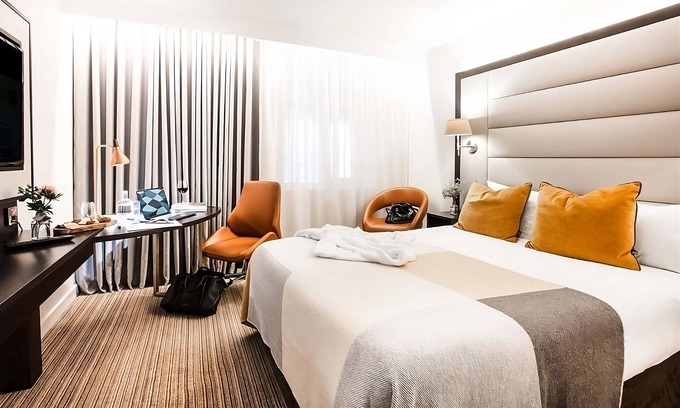 City Centre Dublin Hotel | Comfort and Relaxation! Three Modern Units, Minutes' to Irish Whiskey Museum!