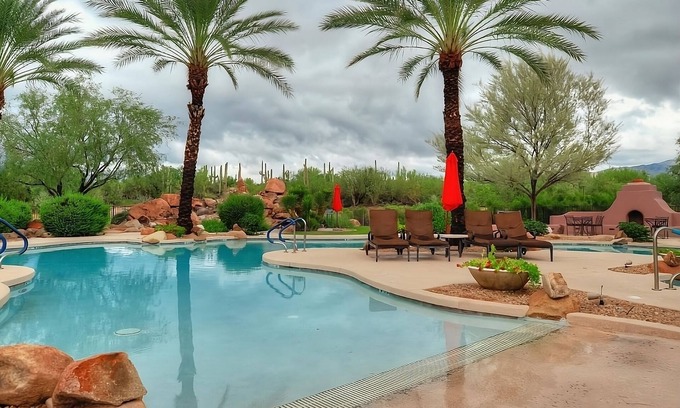 Cave Creek Hotel | Comfort and Relaxation! Swimming Pool, Full Kitchen, Free Parking!