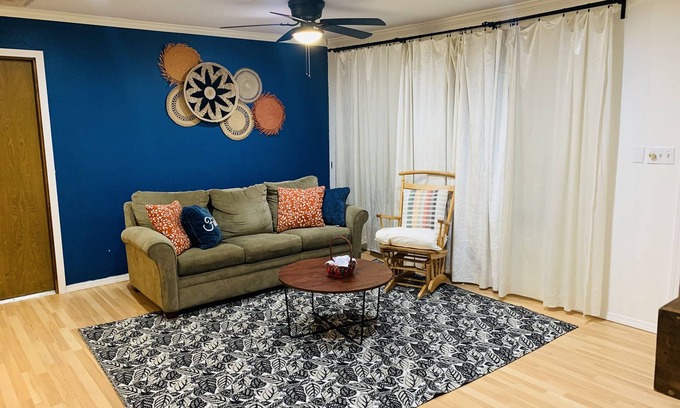 Central Oklahoma City House | Comfort Away from Home - Entire House, Sleeps 6
