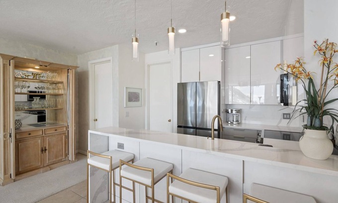 Salt Lake Mountain Resorts Condo | Comfort, Convenience, and Modern Amenities at this Ski in/Ski Out Condominium