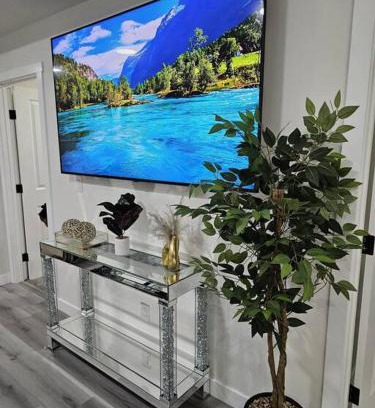 Calgary Apartment | Comfort Guest Suite NE Calgary - Near Airport