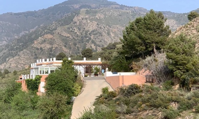 Orgiva House | Comfort holiday home (WIFI, pool, 3 terraces, fantastic view of the mountains)