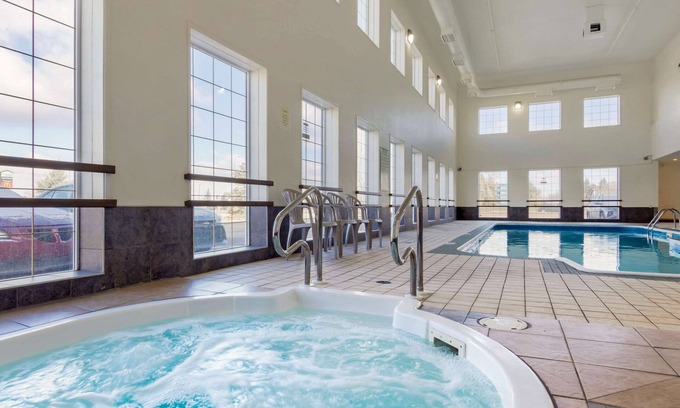 South Lethbridge Hotel | Comfort Inn Lethbridge