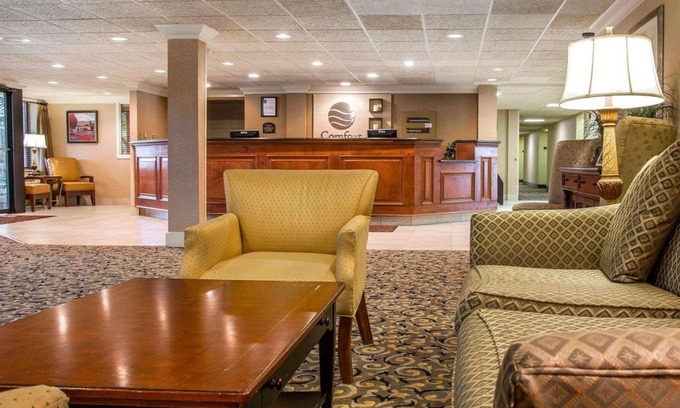 Livonia Hotel | Comfort Inn Livonia