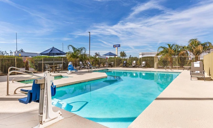Estrella Hotel | Comfort Inn Phoenix Central City