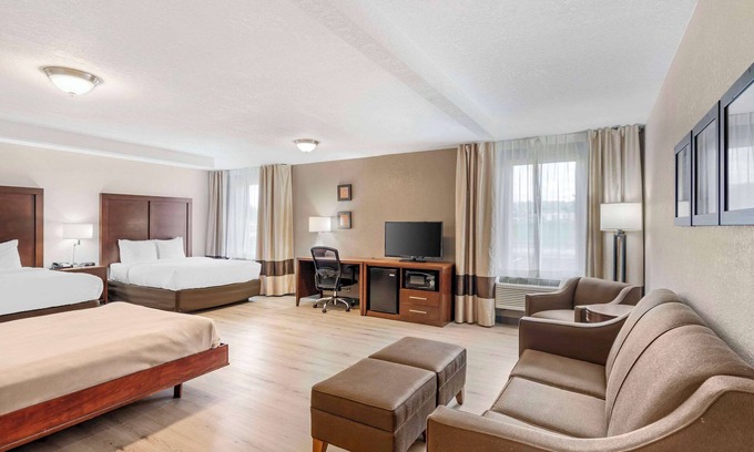 Bellville Hotel | Comfort Inn Splash Harbor