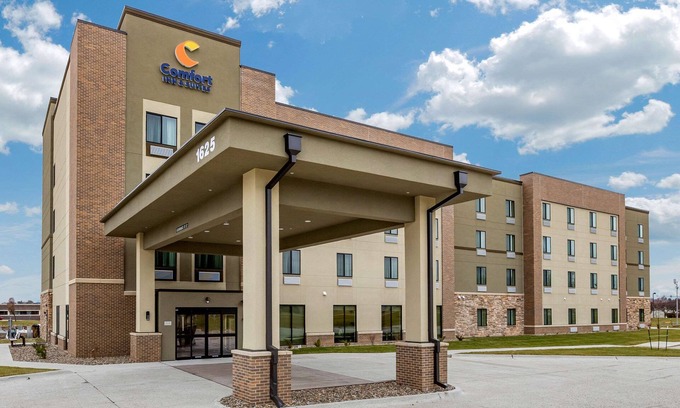 West Des Moines Hotel | Comfort Inn & Suites West Des Moines