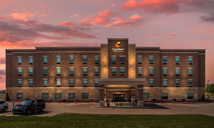 Adrian Hotel | Comfort Inn & Suites Adrian