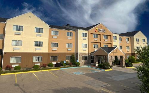 Coralville Hotel | Comfort Inn & Suites Coralville - Iowa City near Iowa River Landing