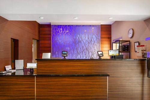 Ashwaubenon Hotel | Comfort Inn & Suites Green Bay Stadium Area