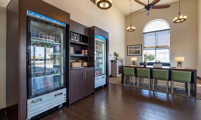 Hays Hotel | Comfort Inn & Suites Hays I-70