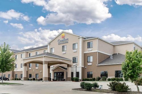Lawrence Hotel | Comfort Inn & Suites Lawrence - University Area