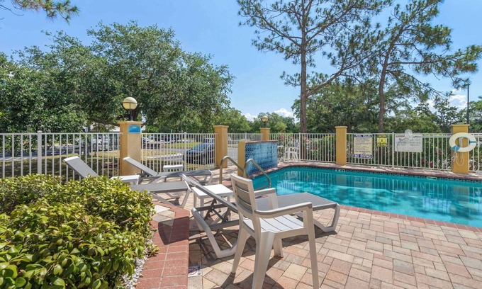 St. Petersburg - Clearwater Hotel | Comfort Inn & Suites Northeast - Gateway