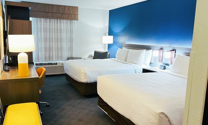 Sheboygan Hotel | Comfort Inn & Suites Sheboygan I-43