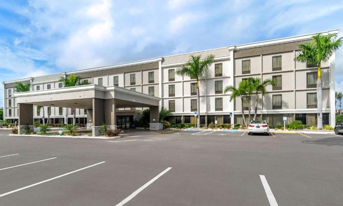 Clearwater Hotel | Comfort Inn & Suites St Pete - Clearwater International Airport
