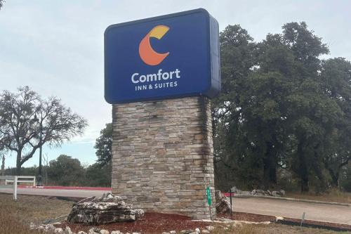 Burnet Hotel | Comfort Inn & Suites