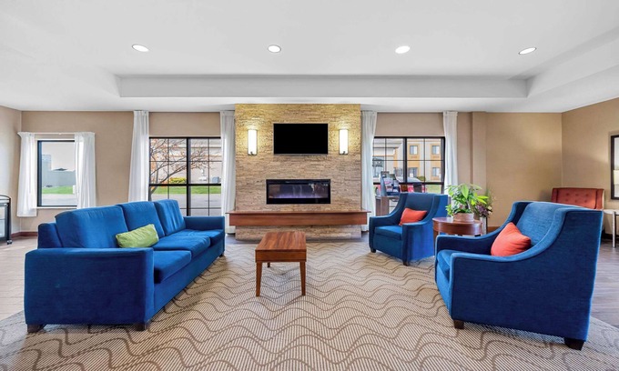 Rochester Hotel | Comfort Inn & Suites West - Medical Center