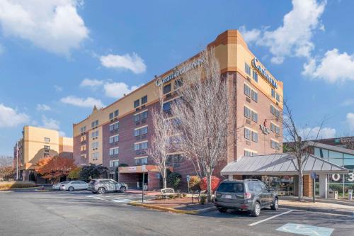 Fairfax Hotel | Comfort Inn University Center