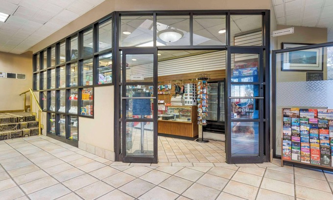 Fairfax Hotel | Comfort Inn University Center