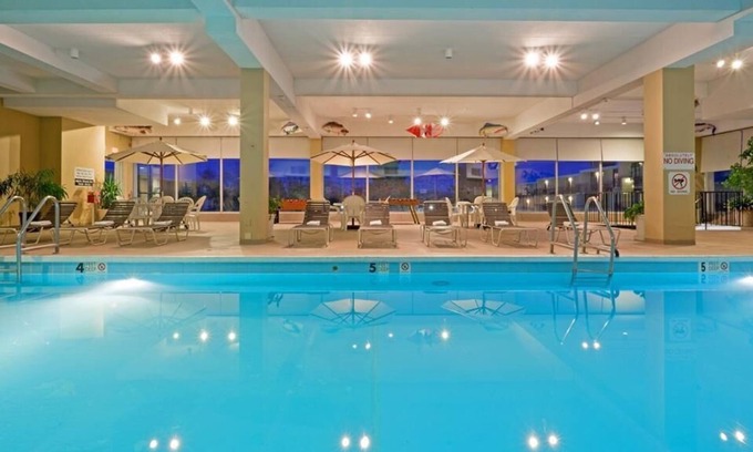 Harrisburg - Hershey House | Comfort Meets Affordability, Free Parking, Outdoor Pool, Pets Allowed